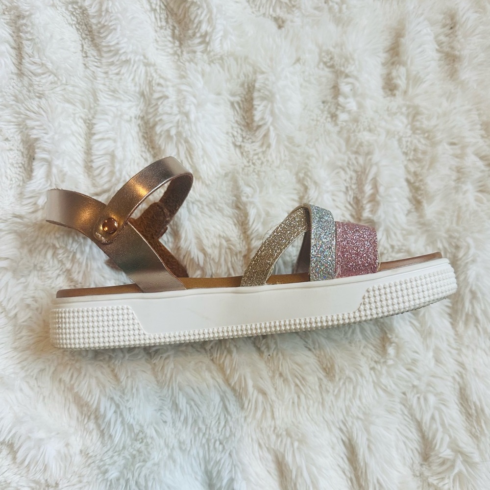 Kids size 3 sandals - Picture 2 of 3